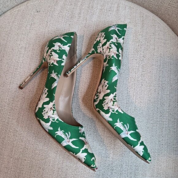 Manolo Blahnik Silk Fliral Print Pump - Picture 6 of 6